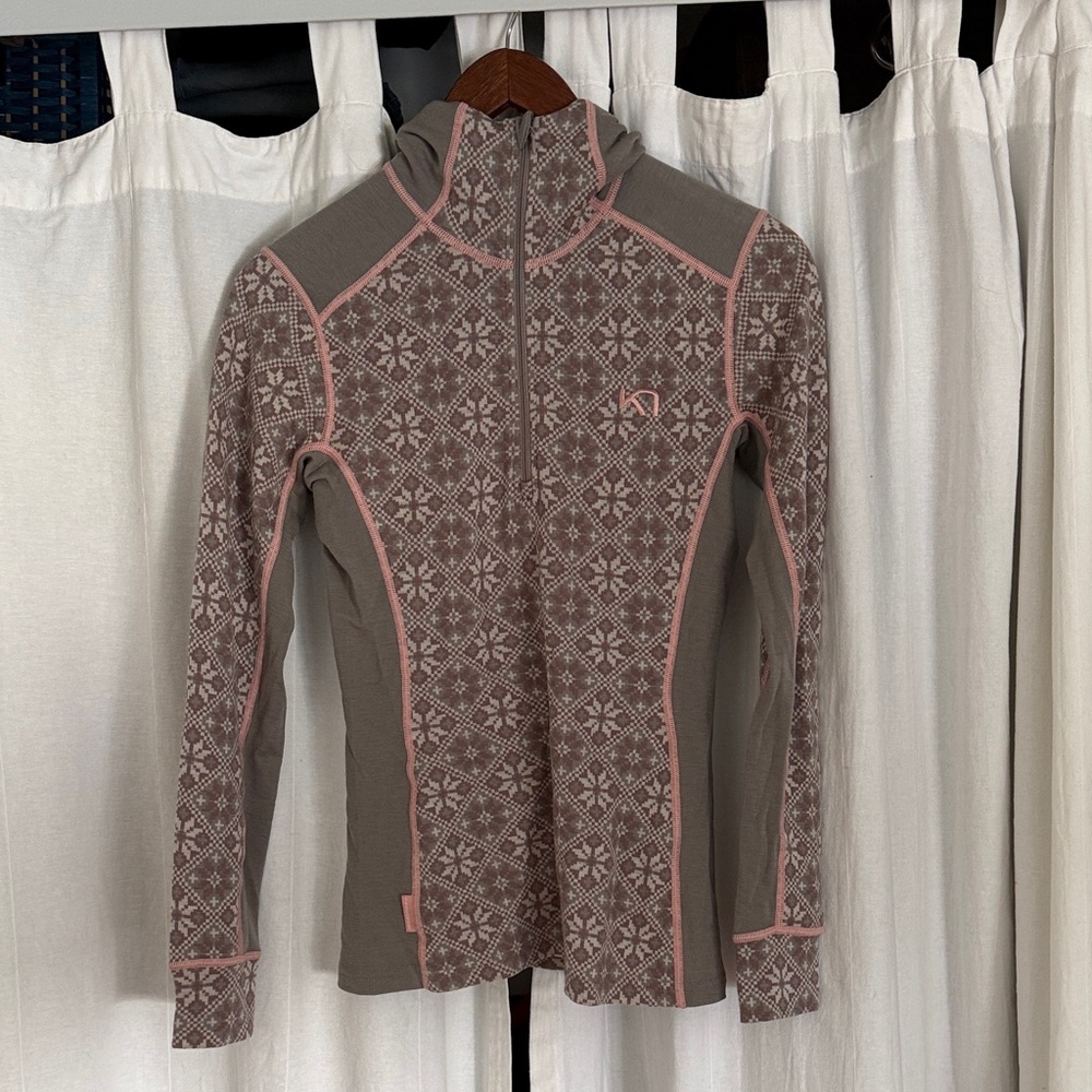 Kari Traa Gray and Pink merino wool